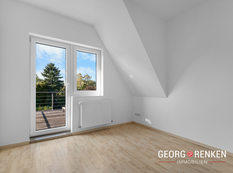 Obergeschoss - Kinderzimmer 3 mit Blick Richtung Terrasse 2
