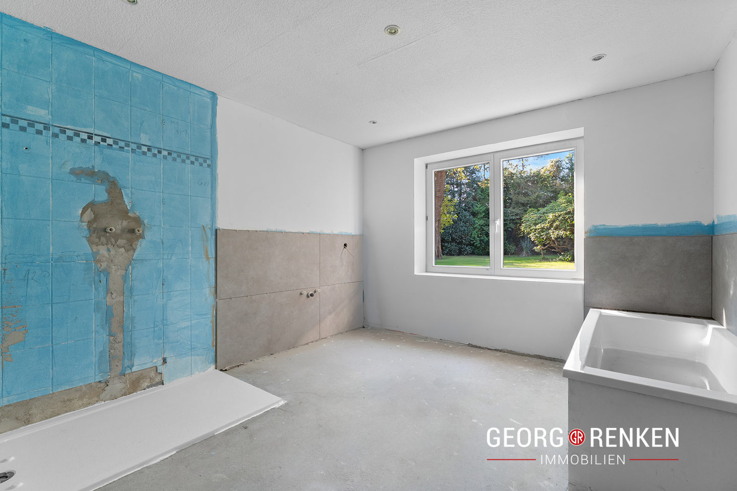 Souterrain - Badezimmer mit Blick Richtung Garten