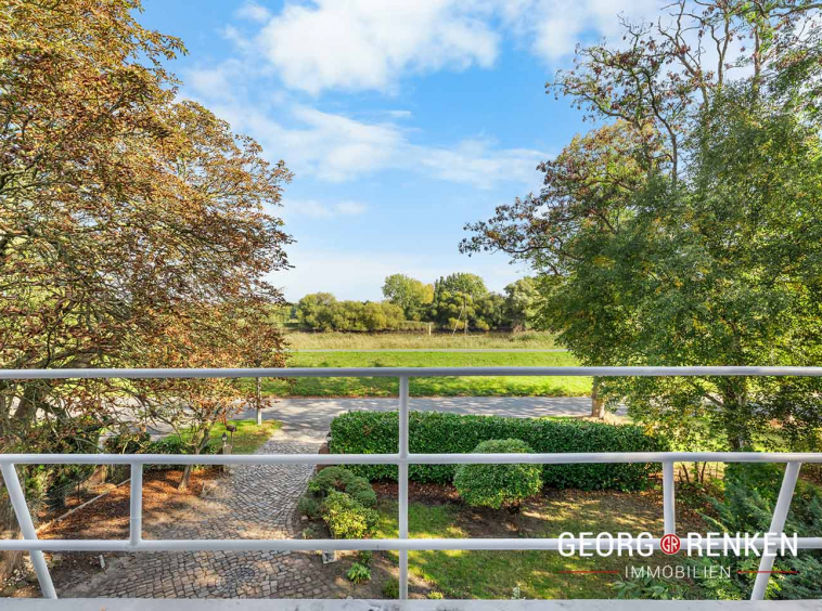 Obergeschoss - Blick vom Balkon zur Straße Richtung Lesum