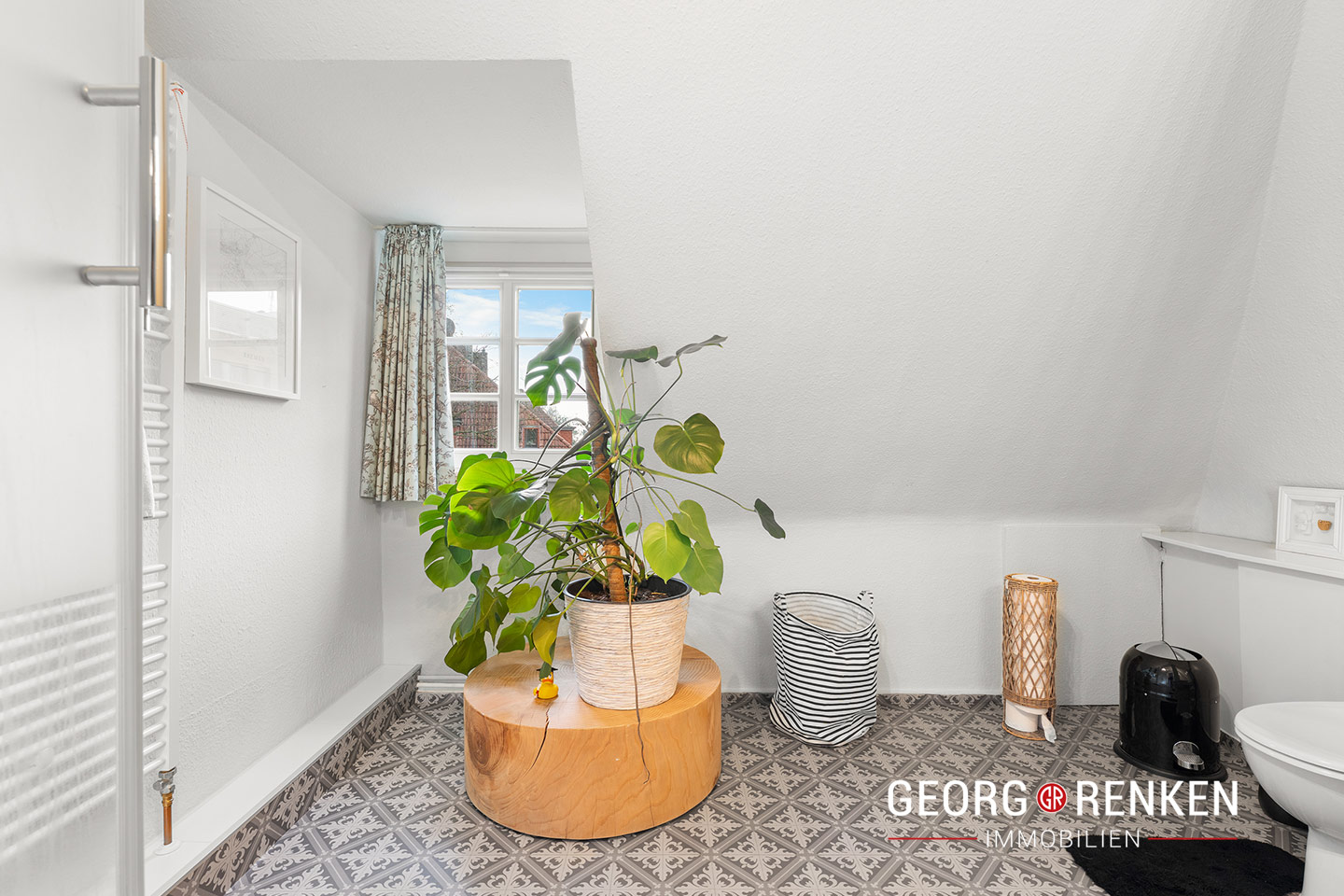 Dachgeschoss, kleines Badezimmer