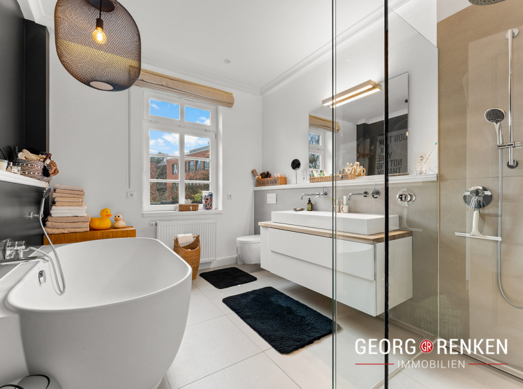Obergeschoss, großes Badezimmer