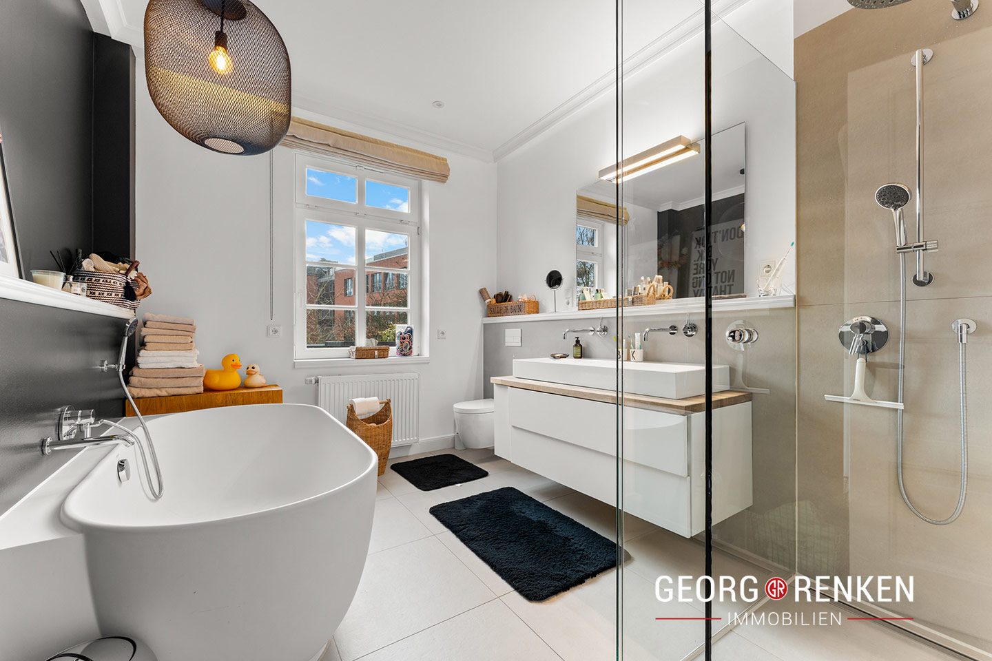 Obergeschoss, großes Badezimmer