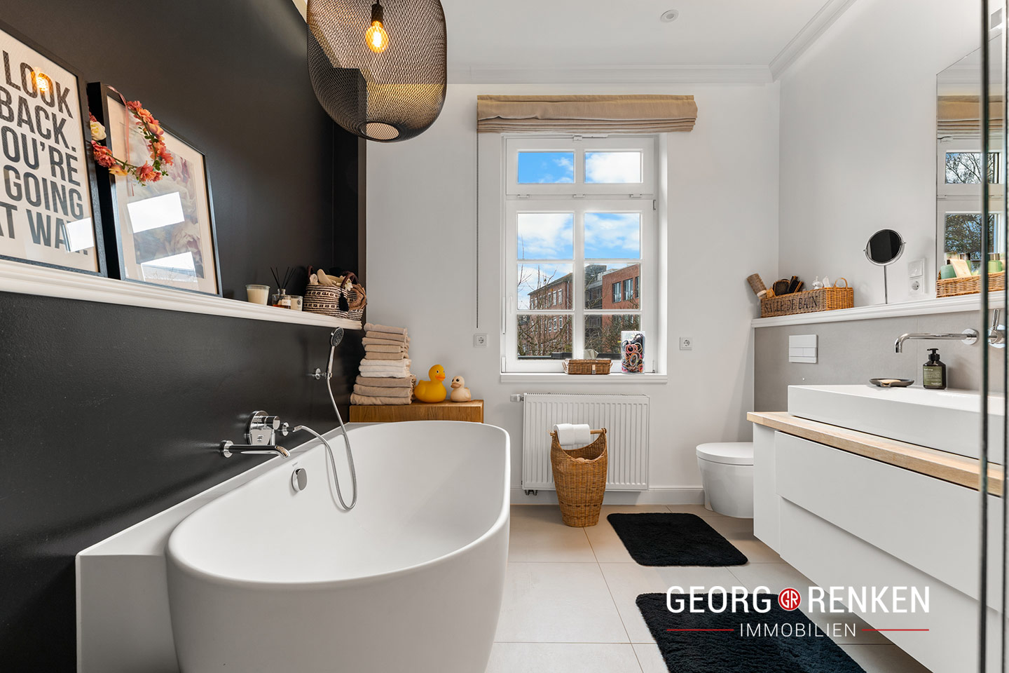 Obergeschoss, großes Badezimmer