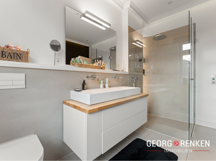 Obergeschoss, großes Badezimmer