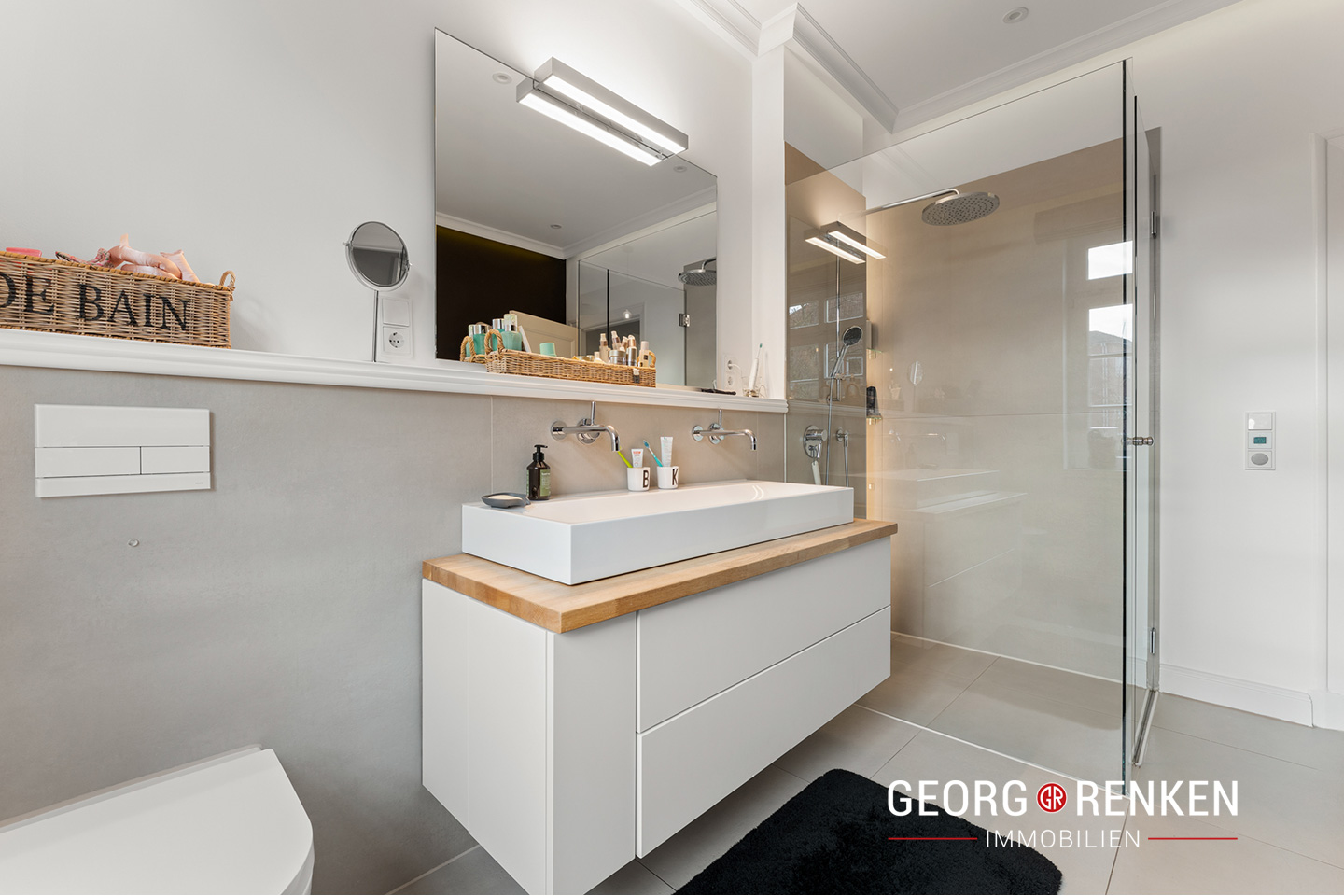 Obergeschoss, großes Badezimmer