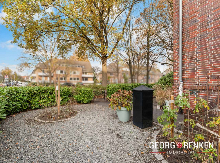 Vorgarten und Postkasten