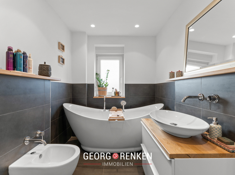 EG, Badezimmer, Waschtisch