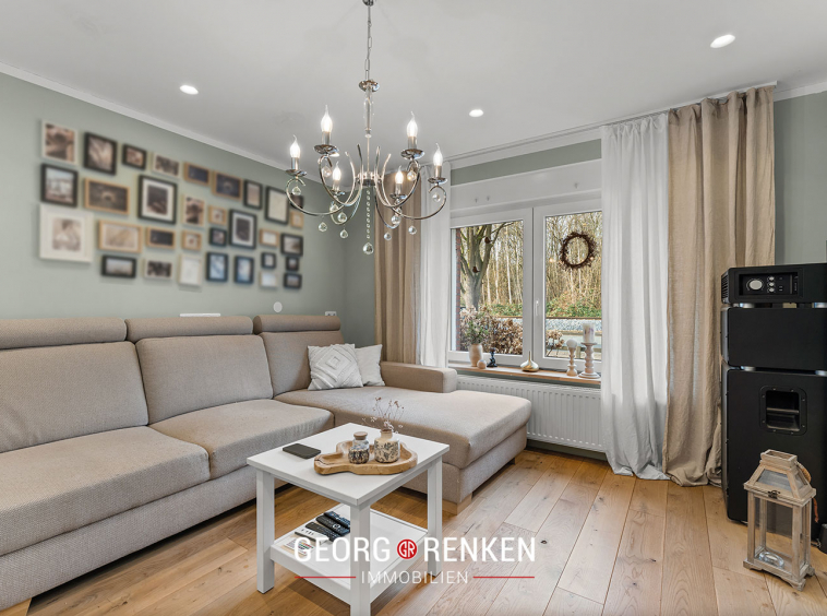 EG, Wohnzimmer, Blick zur Strasse