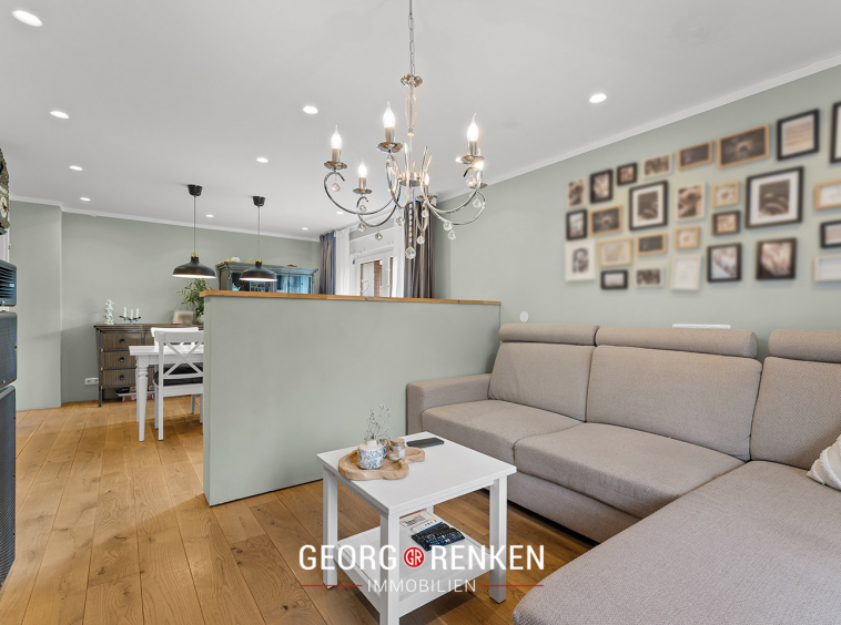 EG, Wohnzimmer Blick zum Esszimmer